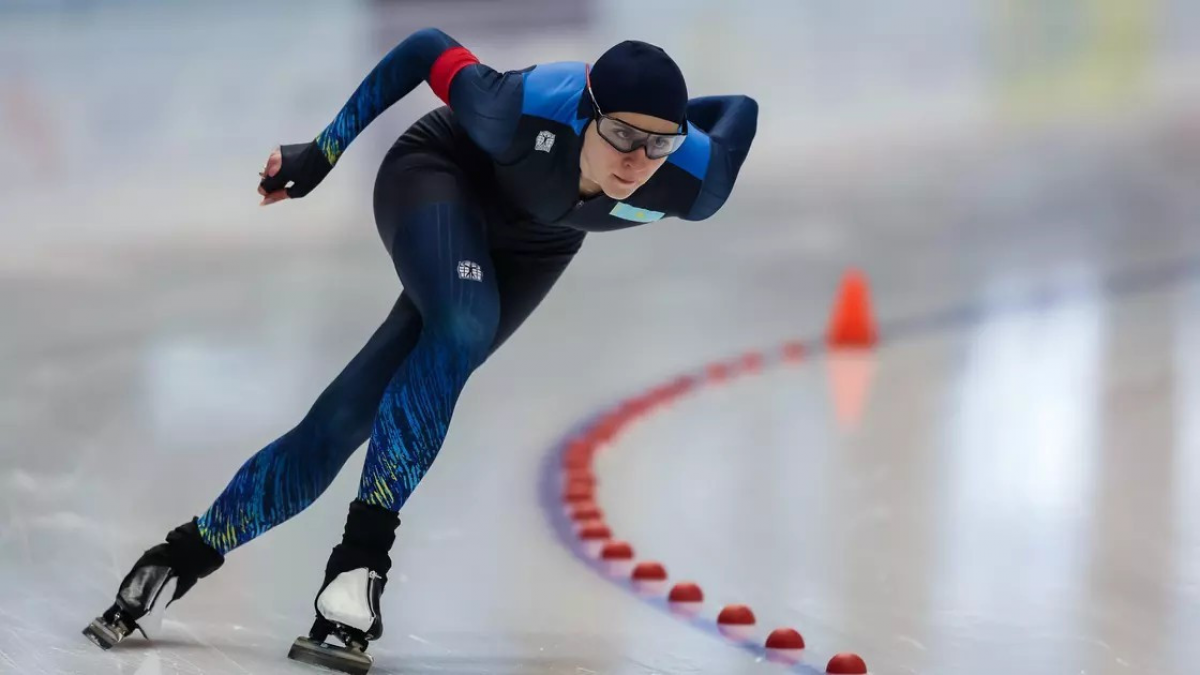 Казахстан завоевал 13 медалей на юниорском этапе Кубка мира по конькобежному спорту