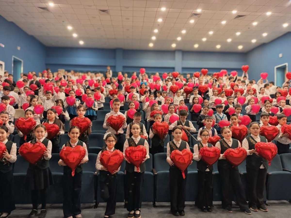 Необычную акцию ко Дню благодарности организовали школьники Астаны