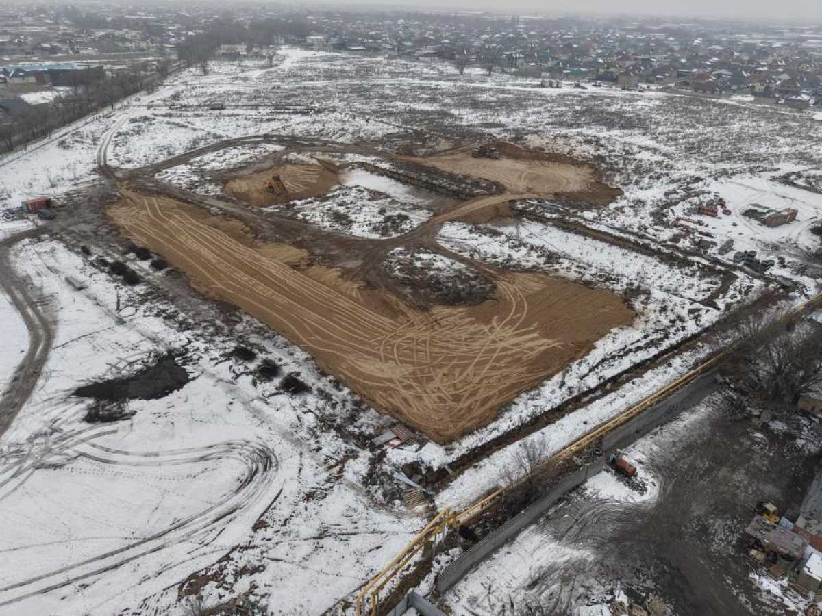 В Алматы приступили к демонтажу незаконного жилого комплекса