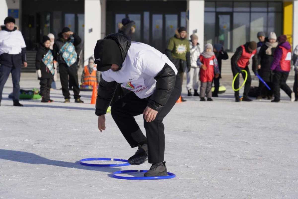 «Зимние веселые старты»: в Астане прошла семейная эстафета «Папа, мама и я»