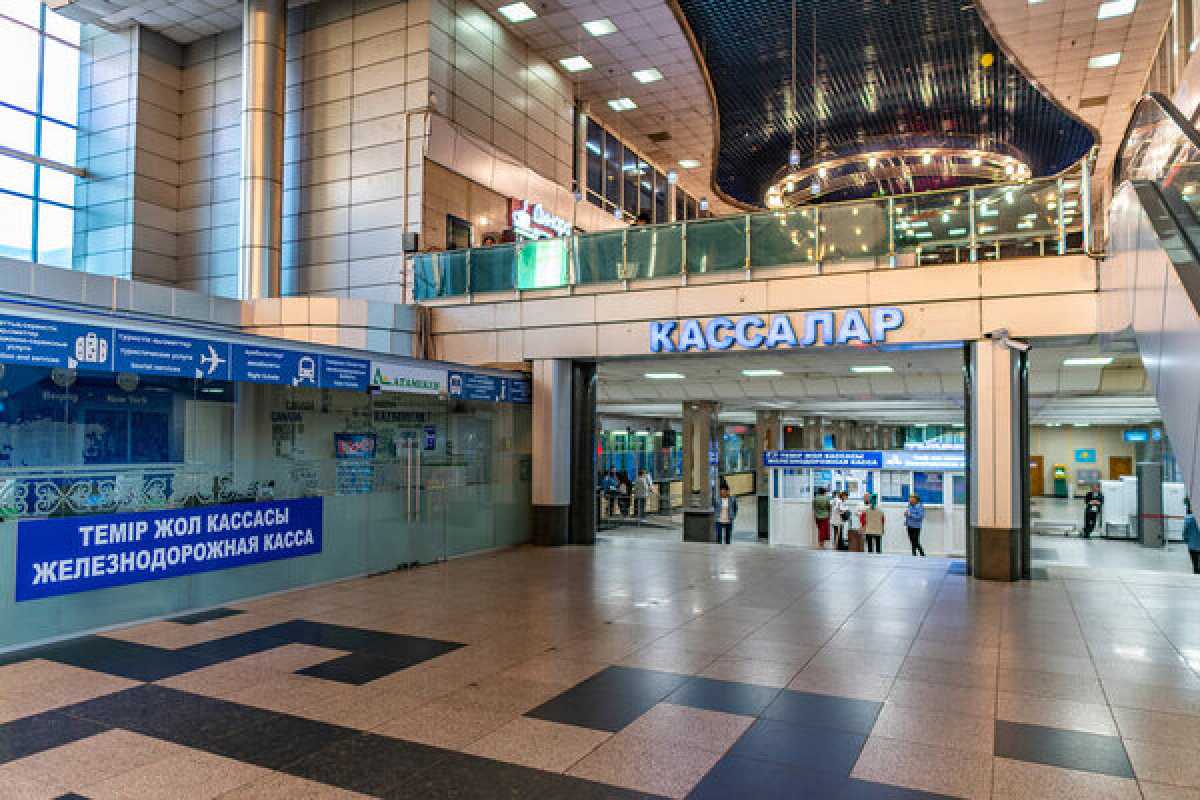 Сопровождение пассажиров с инвалидностью: новую услугу запустили на вокзалах Казахстана