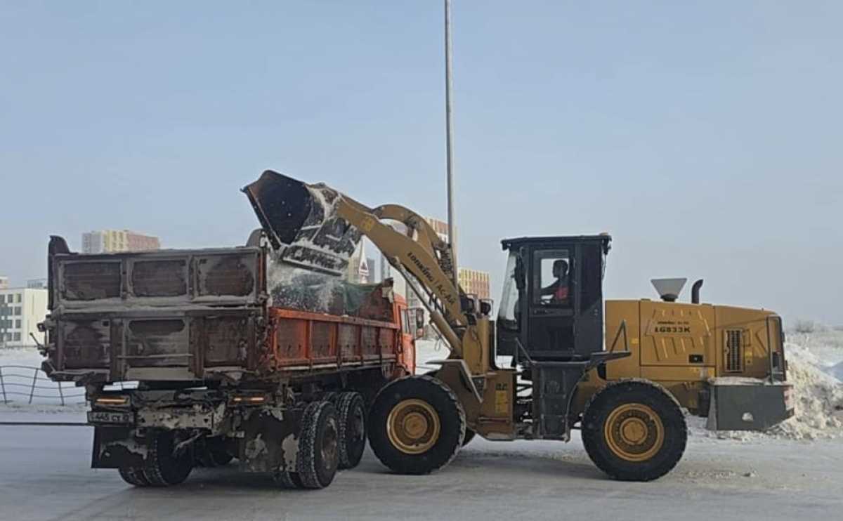 Более 3000 человек и свыше 1500 единиц спецтехники задействованы в у снегоуборочных работах в Астане