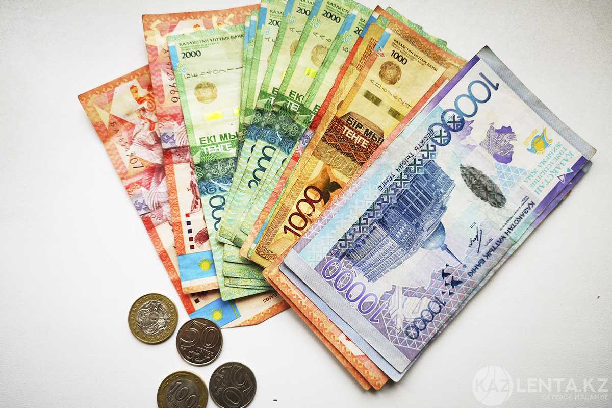 Тенге предложили закрепить в новой Конституции Казахстана