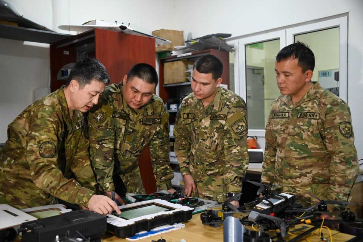 Ученые Национального университета обороны готовят операторов беспилотной авиации для Сухопутных войск