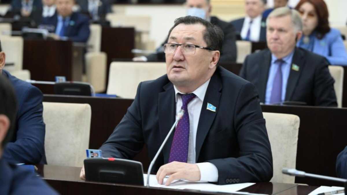 Наурызбай Байкадамов досрочно сложил полномочия сенатора