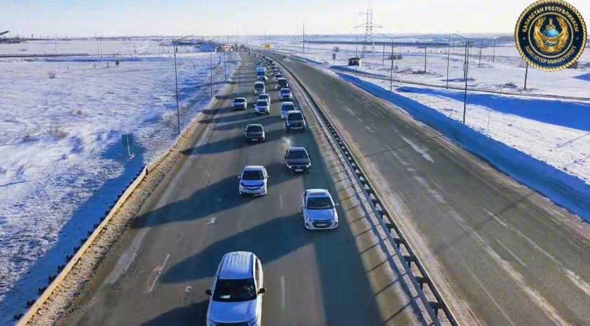 Полицейские сопроводили более 400 автомобилей в непогоду в Павлодарской области