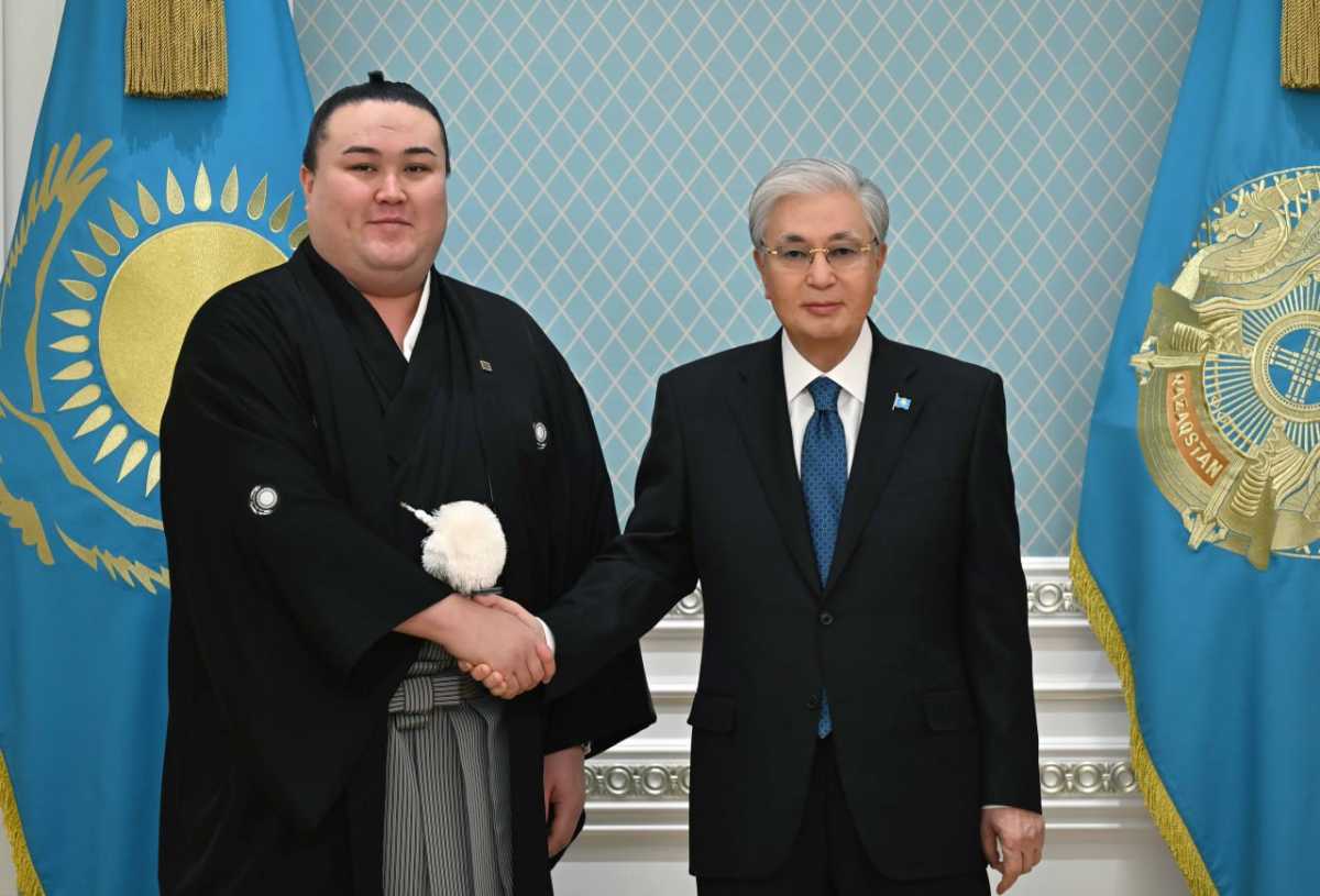 Касым-Жомарт Токаев принял казахстанского борца сумо Ерсина Балтагула
