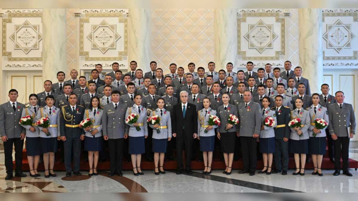 «Мы искренне гордимся вами»: Токаев вручил награды победителям турнира UAE SWAT Challenge-2026