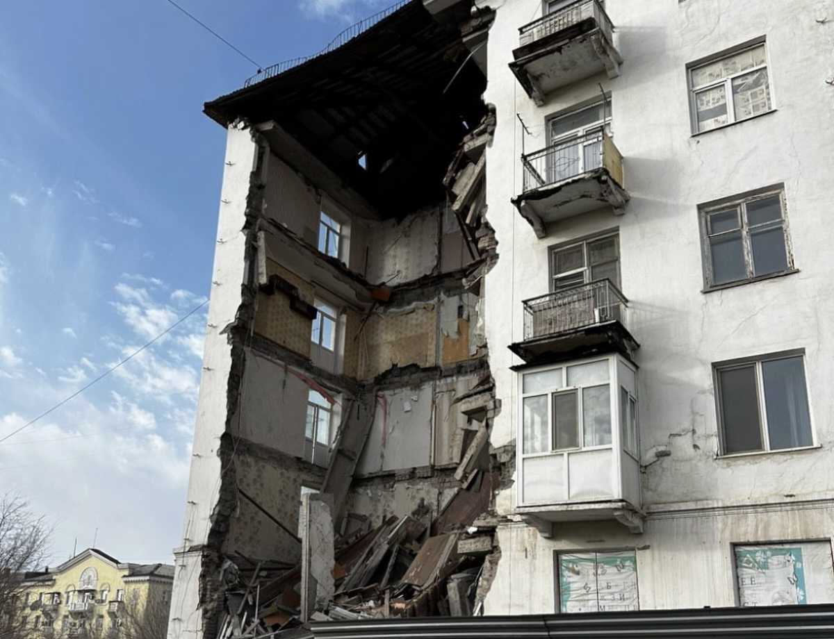 Часть многоэтажного дома обрушилась в Балхаше – фото