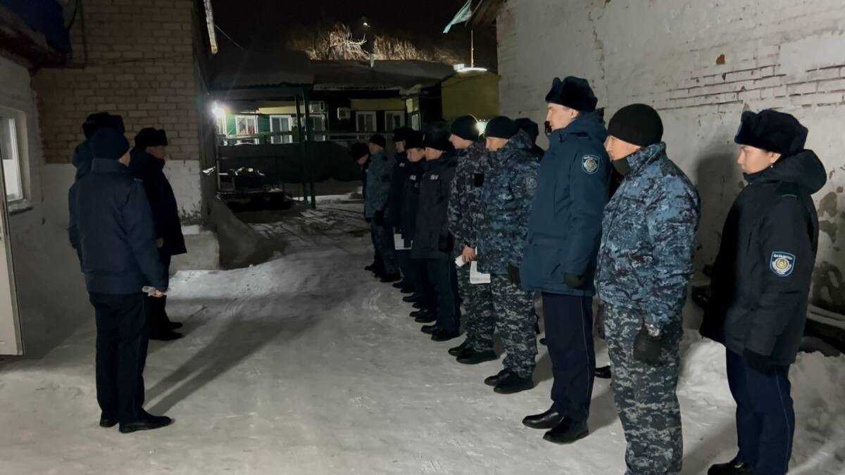 Порядок на улицах и помощь нуждающимся: полицейские помогают бездомным в СКО