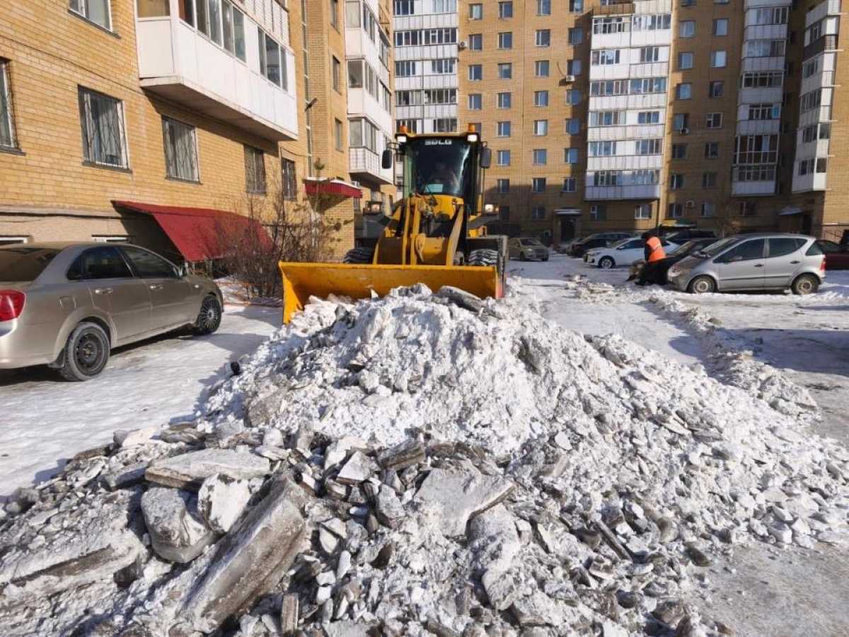 Более 3100 человек задействованы в снегоуборочных работах в Астане