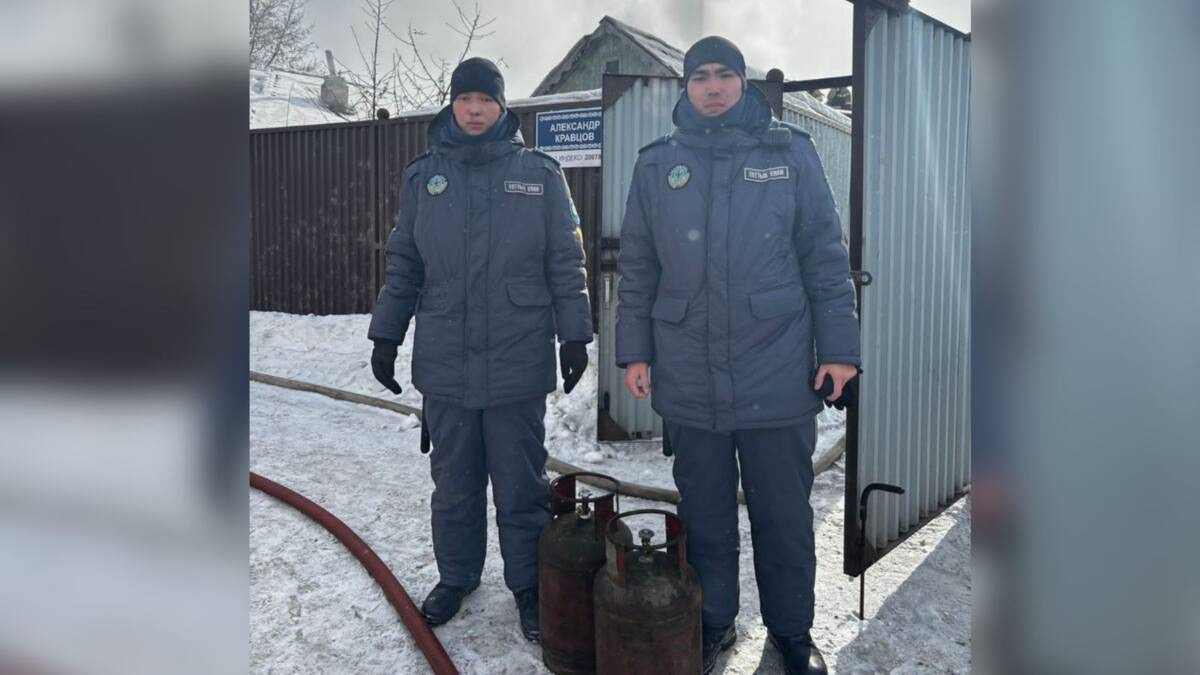 Гвардейцы предотвратили взрыв при пожаре в жилом доме в Астане