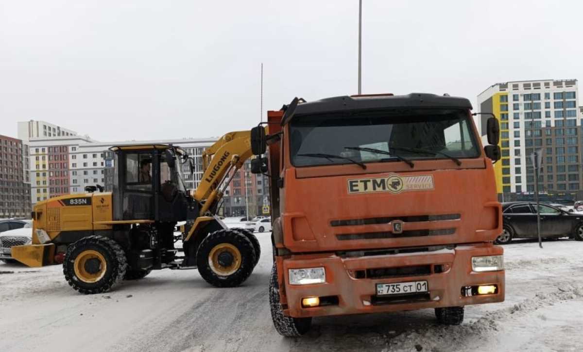 Более 1700 единиц спецтехники задействованы в снегоуборочных работах в Астане