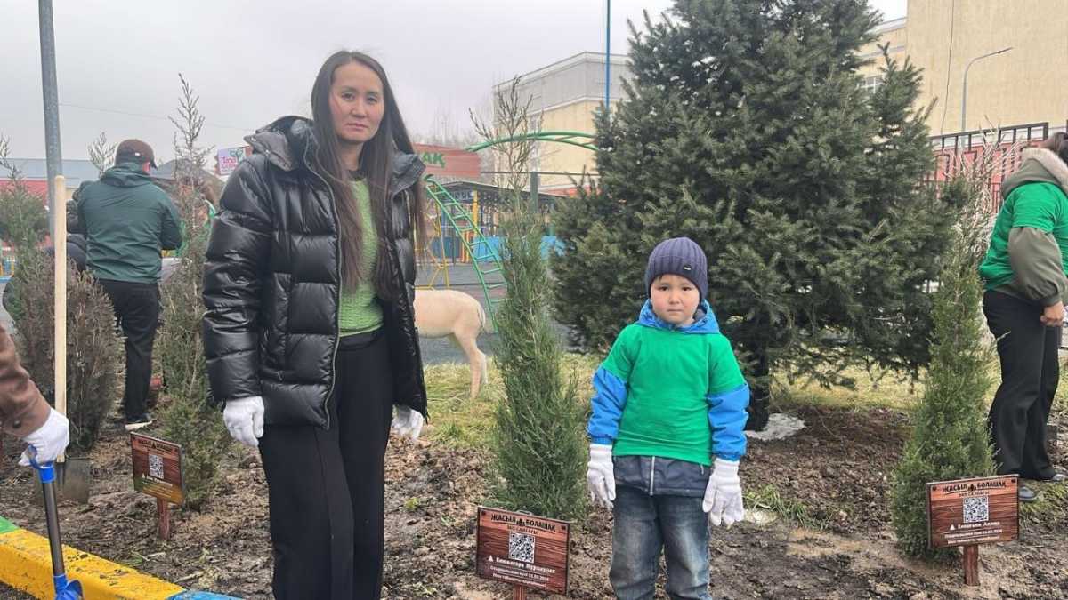 Именные деревья высадили дети в Алматы