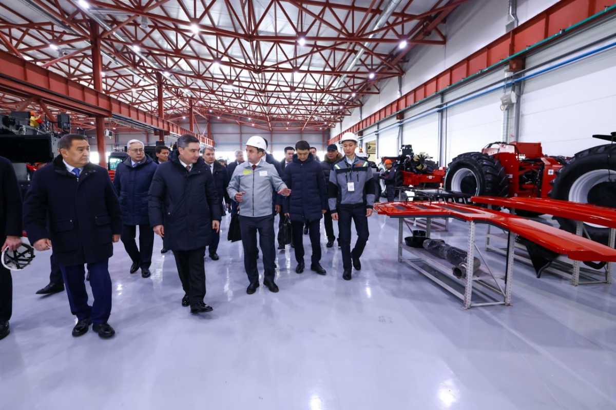 Развитие инфраструктуры для привлечения инвестиций: Бектенов ознакомился с индустриальным развитием Акмолинской области