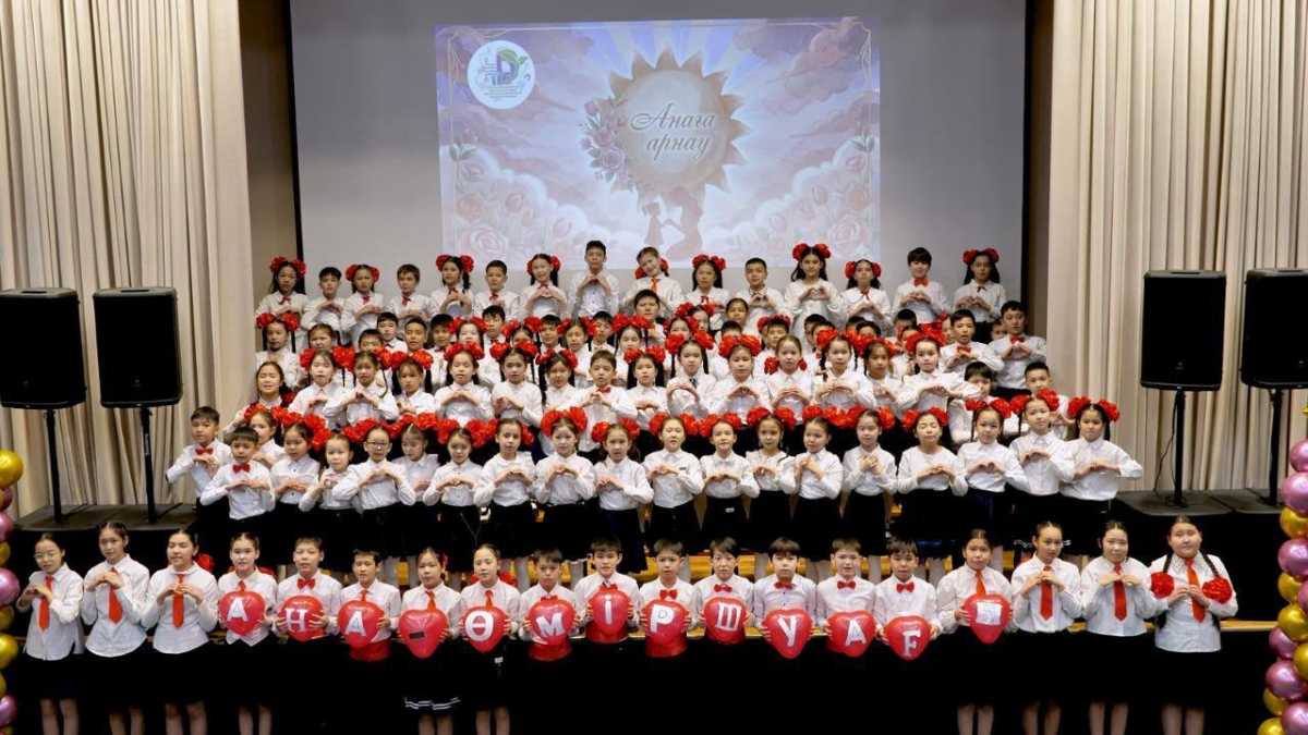 Праздничный хор школьников и малышей одновременно зазвучал в Астане в честь Международного женского дня – видео