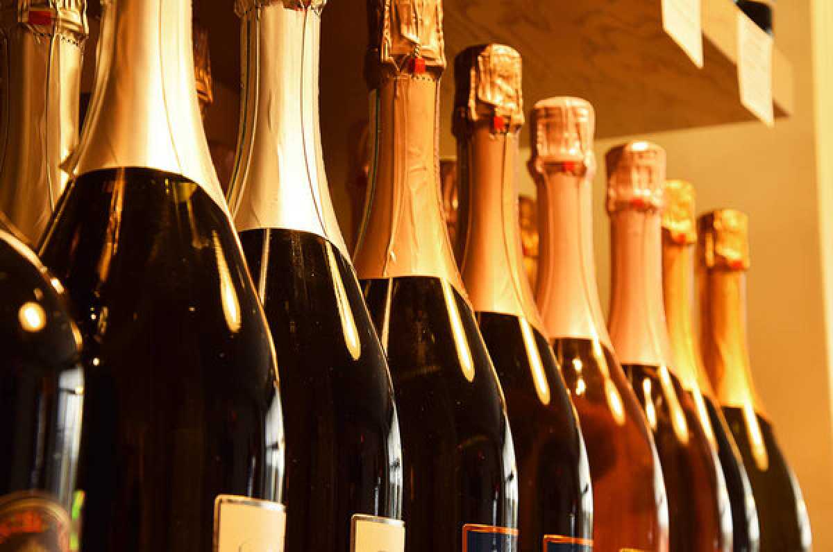 Шампанское в Казахстане подорожало на 10% за год