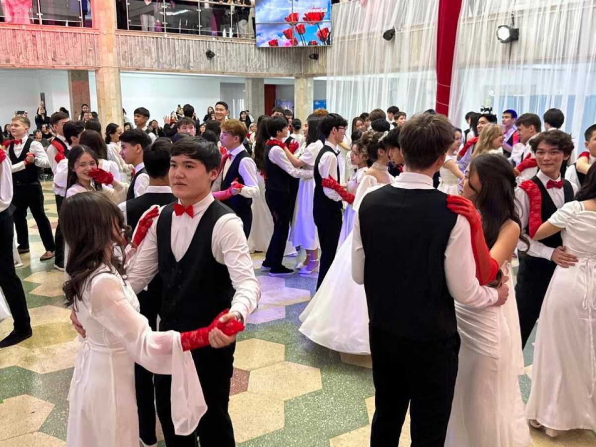 Торжественный бал «Симфония весны» прошёл в Астане