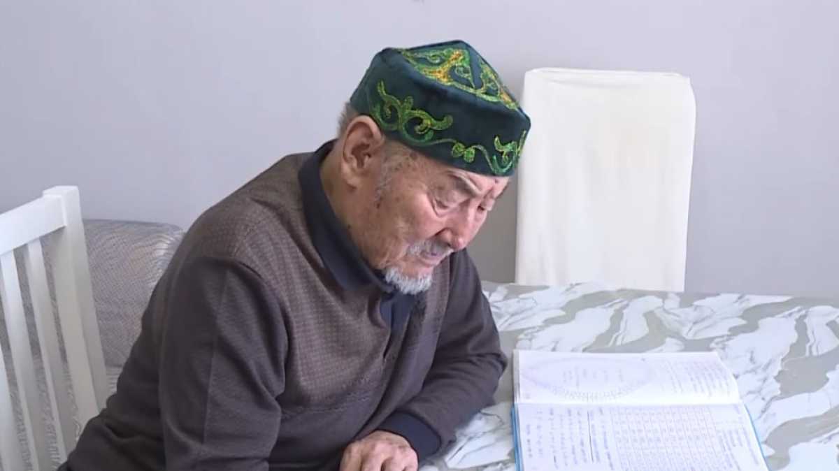 85-летний карагандинец решает сложнейшие математические задачи, не имея спецобразования