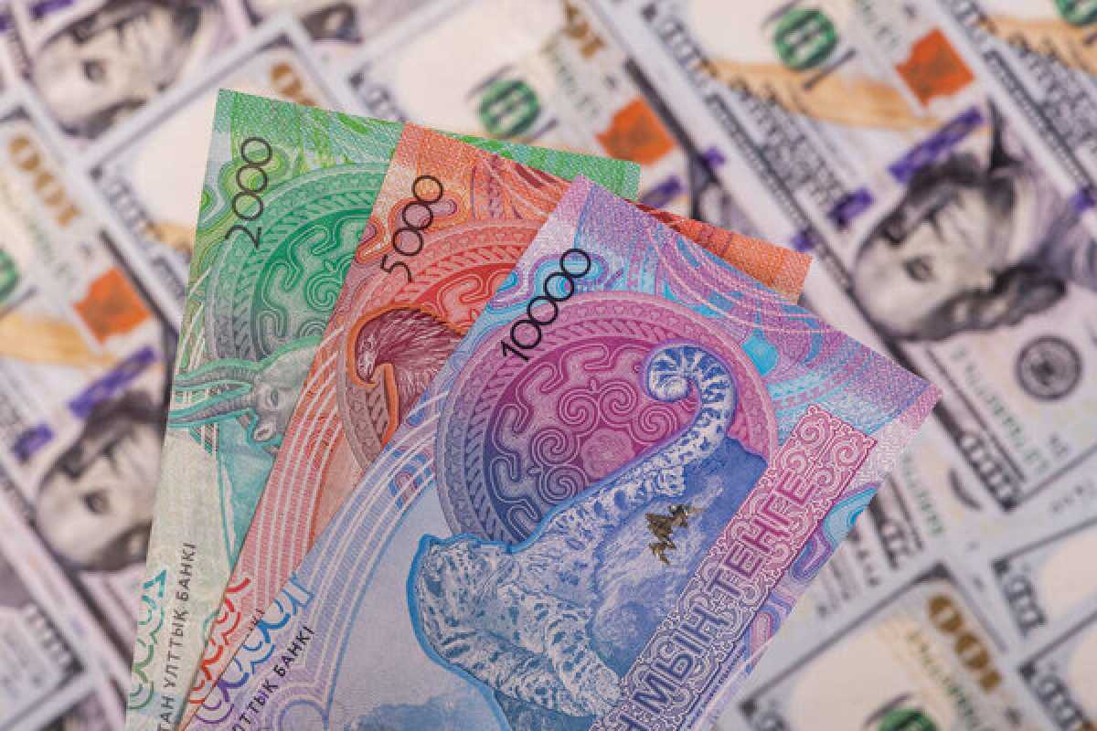 Курс доллара в Казахстане опустился ниже 492 тенге