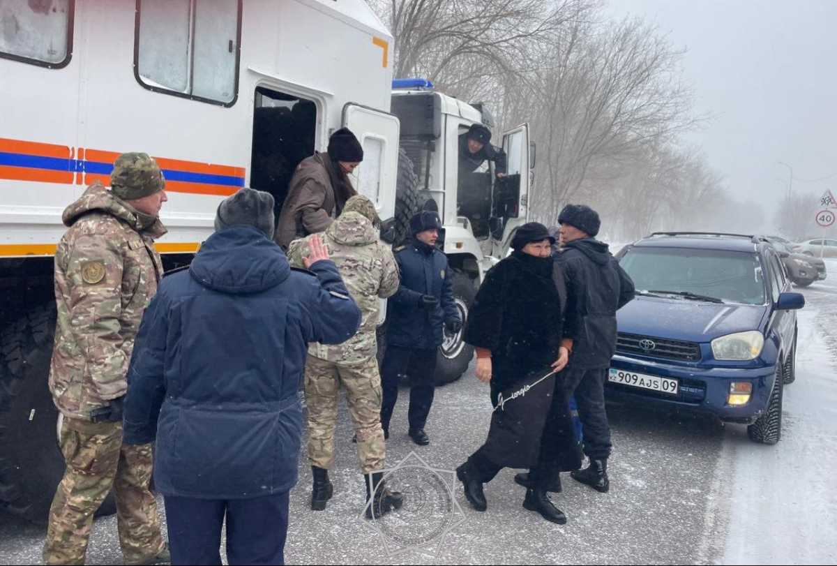 Более 400 человек спасли из снежных заносов в Карагандинской области