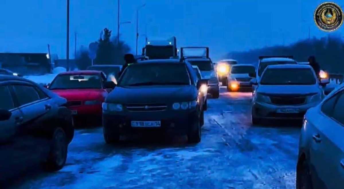 Более 2600 автомобилей сопроводили полицейские в непогоду в Павлодарской области