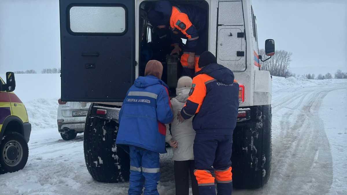 760 человек спасли из снежных заносов за сутки в Казахстане