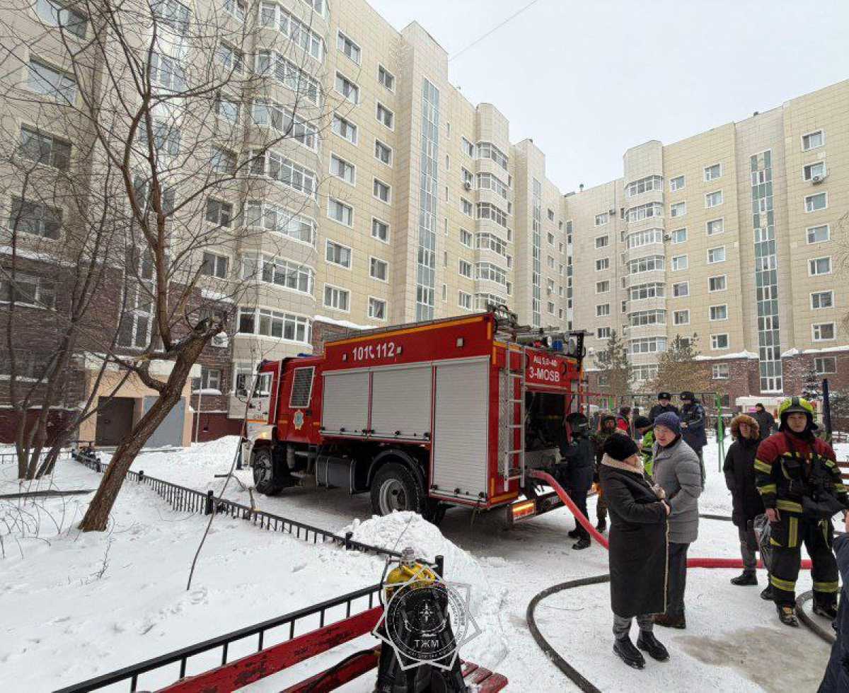 11 человек эвакуировали из-за пожара в многоэтажке в Астане