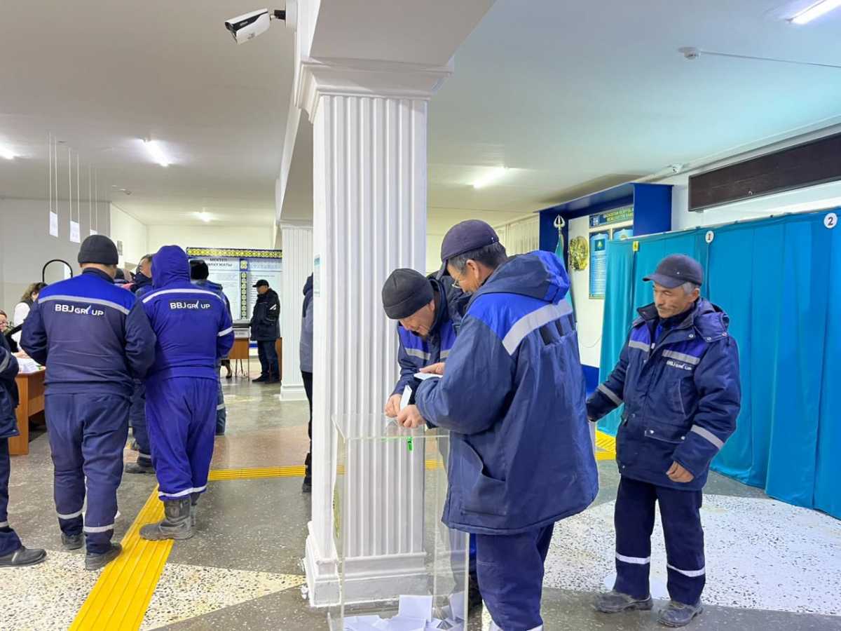 Нефтяники Мангистау голосуют без отрыва от производства