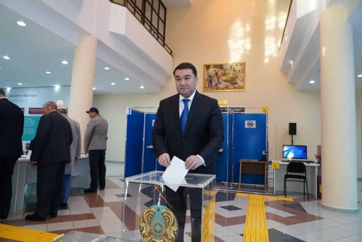 Аким Туркестанской области Нуралхан Кушеров проголосовал на референдуме