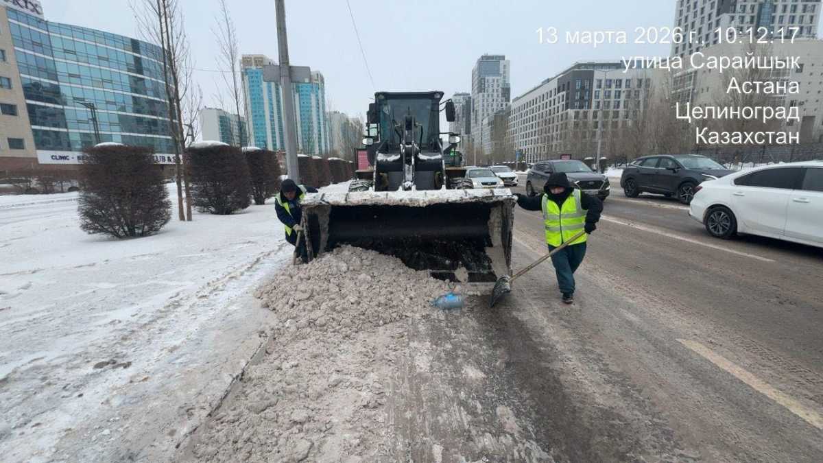 Более 1 800 единиц спецтехники задействовано в снегоуборочных работах в Астане