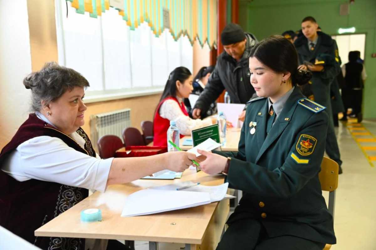 Военнослужащие Вооруженных сил в числе первых проголосовали на республиканском референдуме