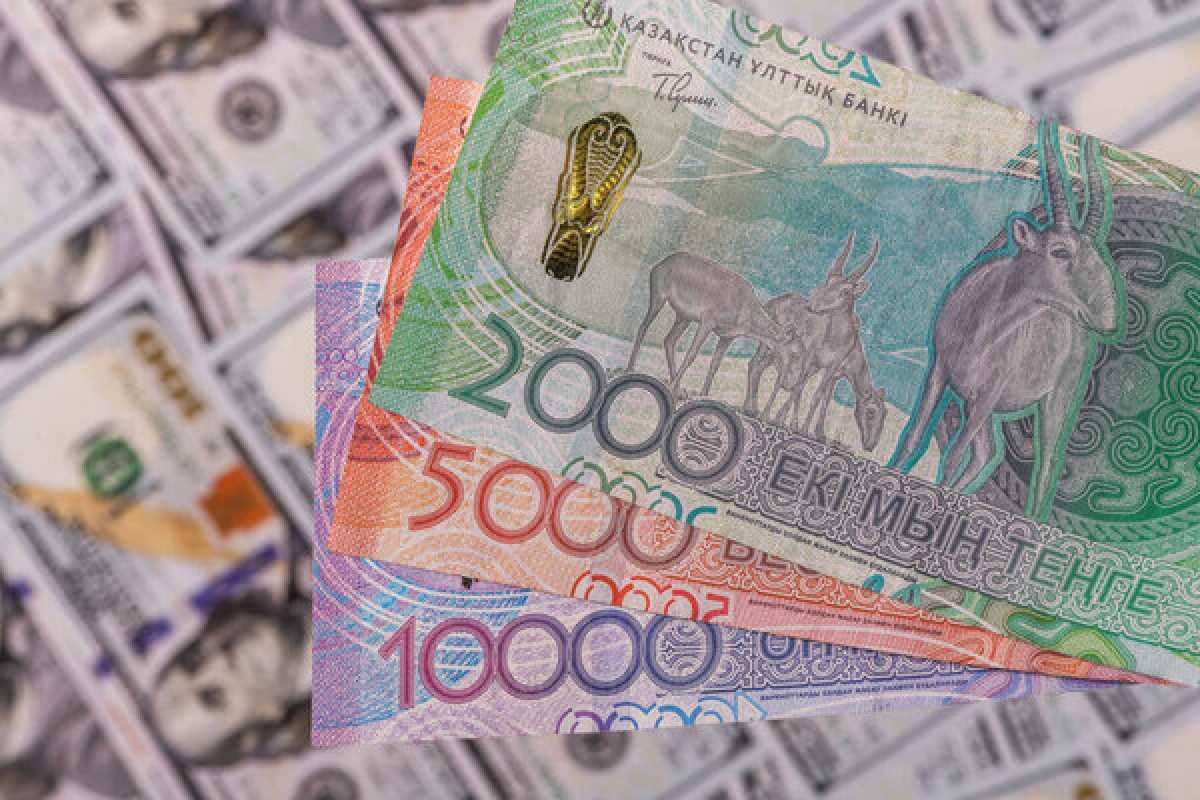 Доллар немного подешевел в Казахстане