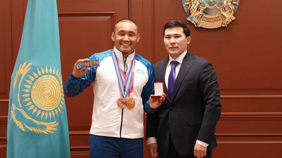 Чемпион Паралимпиады Ербол Хамитов получил звание Заслуженного мастера спорта РК
