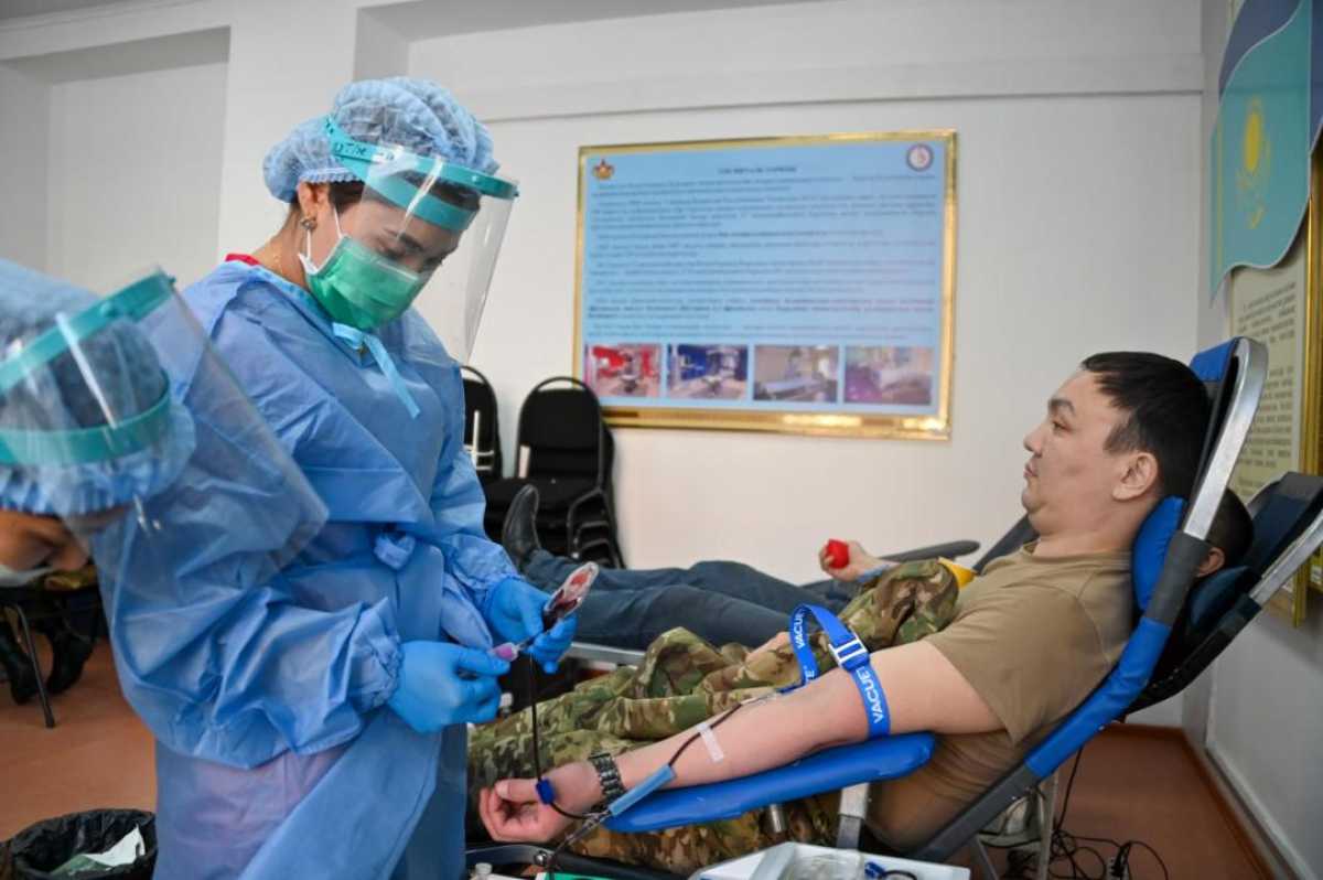 В Астане военные медики провели акцию безвозмездной сдачи крови