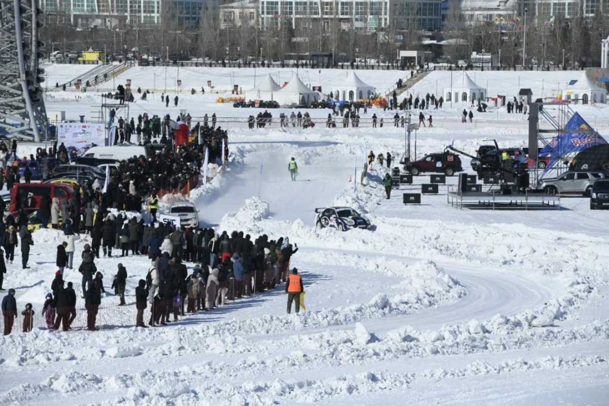 Традиционная ледовая гонка прошла на реке Есиль в Астане