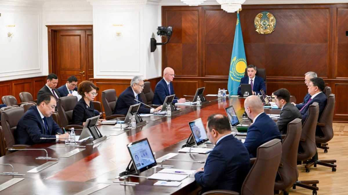 Бектенов поручил усилить контроль за ремонтом автодорог