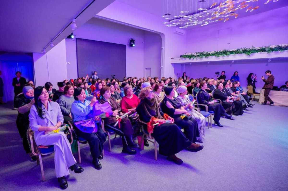 «Женщина – сердце мира»: в Астане прошел праздничный концерт