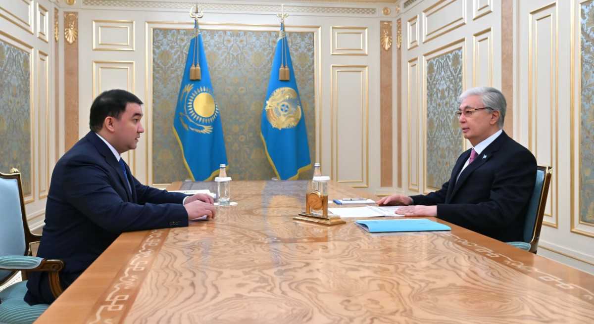 Токаев принял акима Туркестанской области