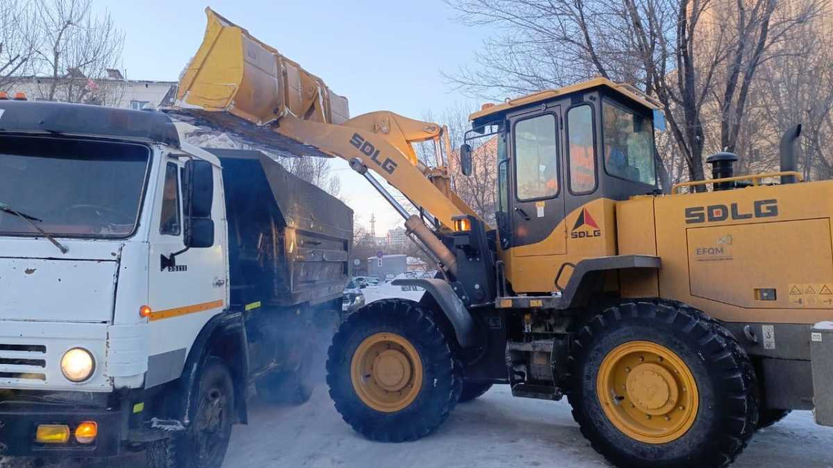 Снегопад в Астане: коммунальные службы работают круглосуточно