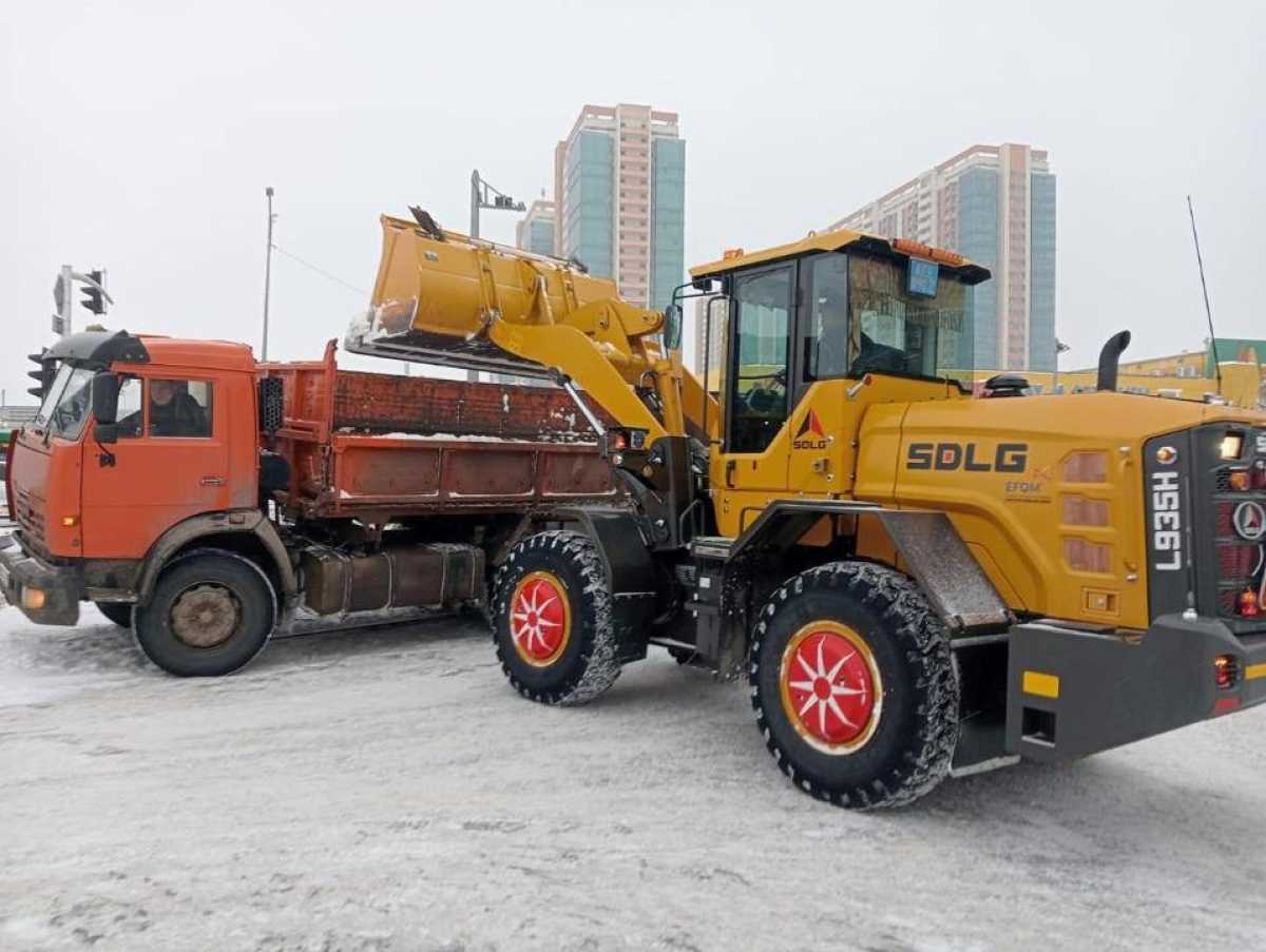 Десятки тысяч кубометров снега вывезли из Астаны прошлой ночью