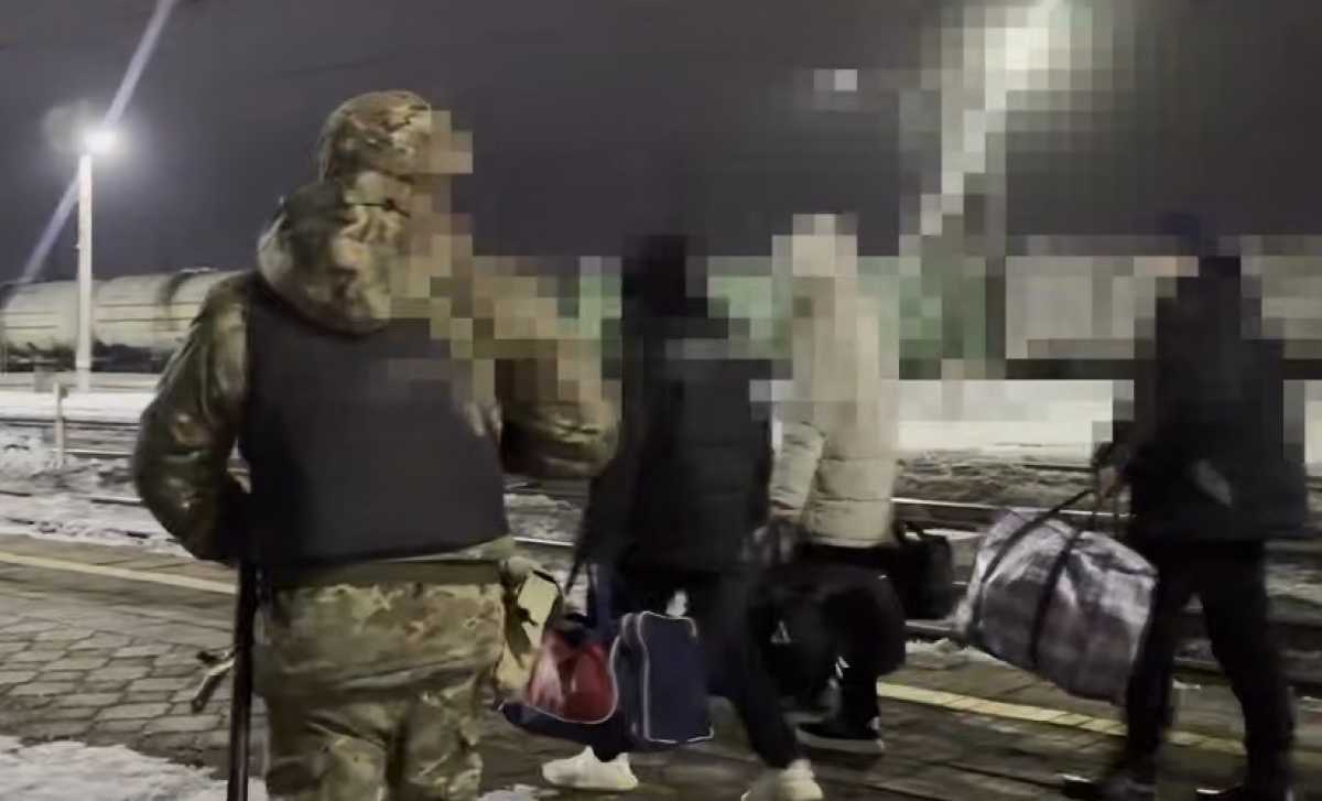 Серия мошенничеств на 80 млн тг: участника ОПГ экстрадировали из России в Казахстан