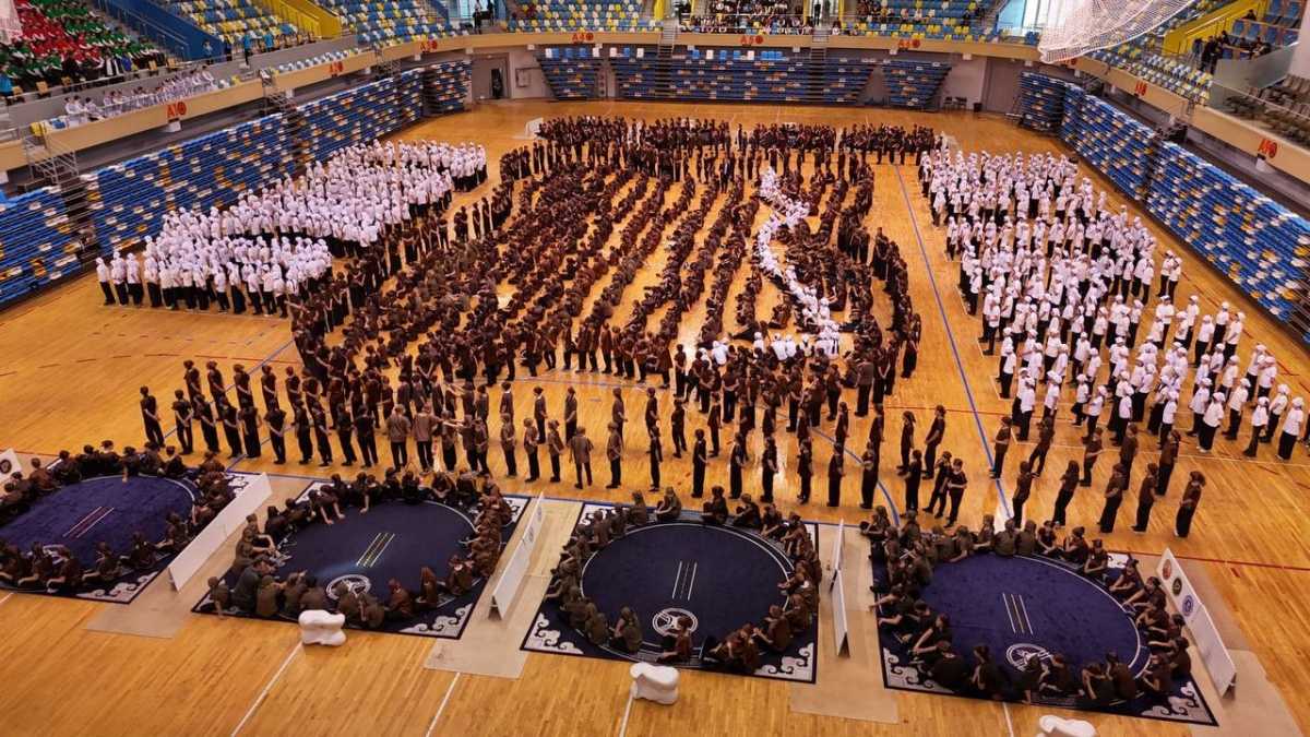 Более 18 тысяч детей в Астане сыграли в асык в честь Дня национального спорта