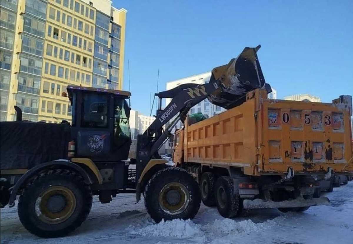 Около 1800 единиц спецтехники задействованы в снегоуборочных работах в Астане