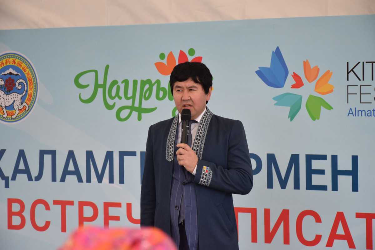 В Алматы прошел первый день книжного фестиваля KitapFest-2026