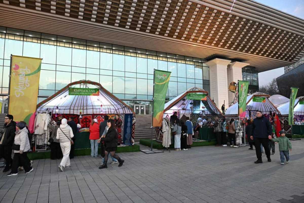 В Алматы на площади Абая представили ремесла тюркских народов