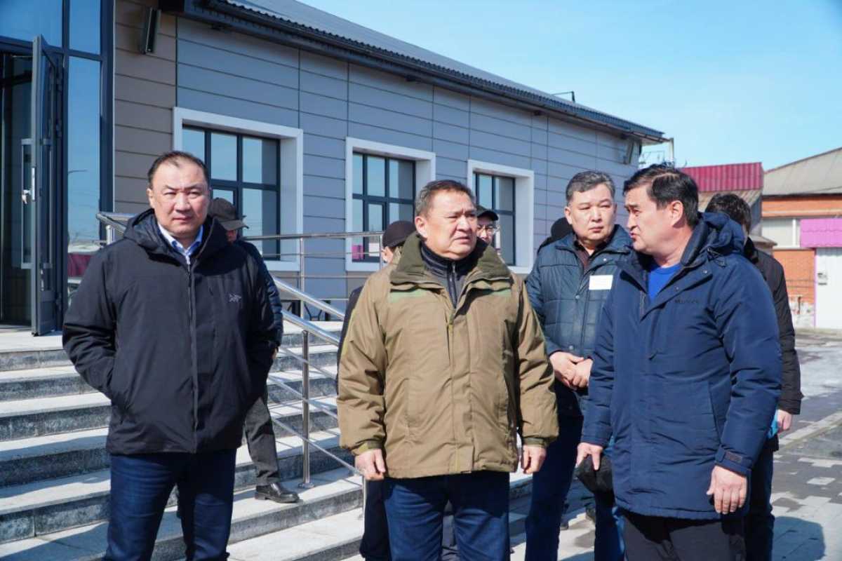 Вокзал Макинска обновляют по современным стандартам: ход ремонта проверили Марат Ахметжанов и Нурлан Сауранбаев