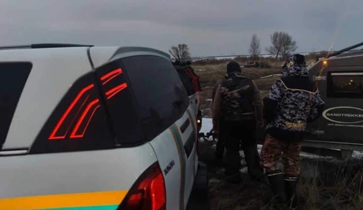 Автомобиль с рыбаками провалился под лед в Павлодарской области