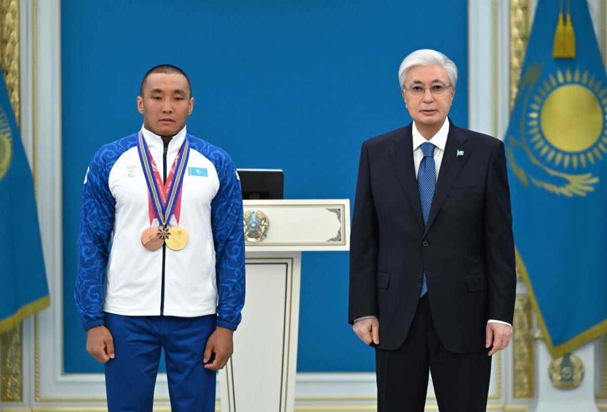 Касым-Жомарт Токаев наградил чемпиона зимних Паралимпийских игр Ербола Хамитова