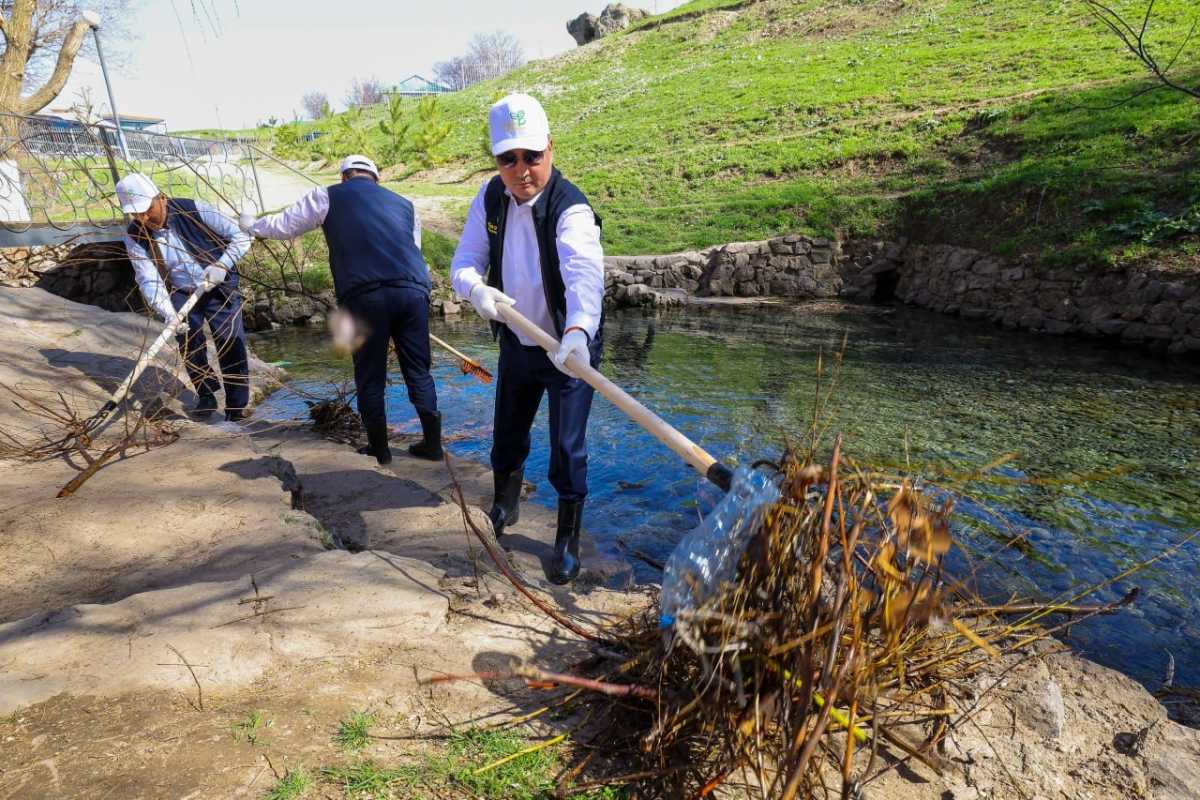 «Таза Қазақстан»: Бектенов принял участие в акции «Мөлдір бұлақ» в Туркестанской области